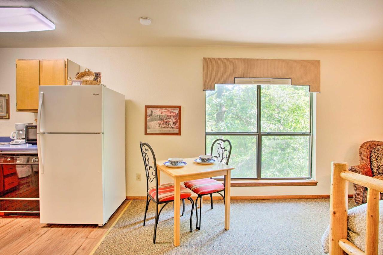 Bright Davis Escape With Screened-In Porch! Exterior photo