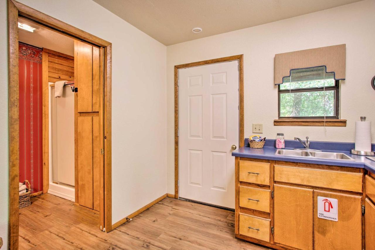 Bright Davis Escape With Screened-In Porch! Exterior photo