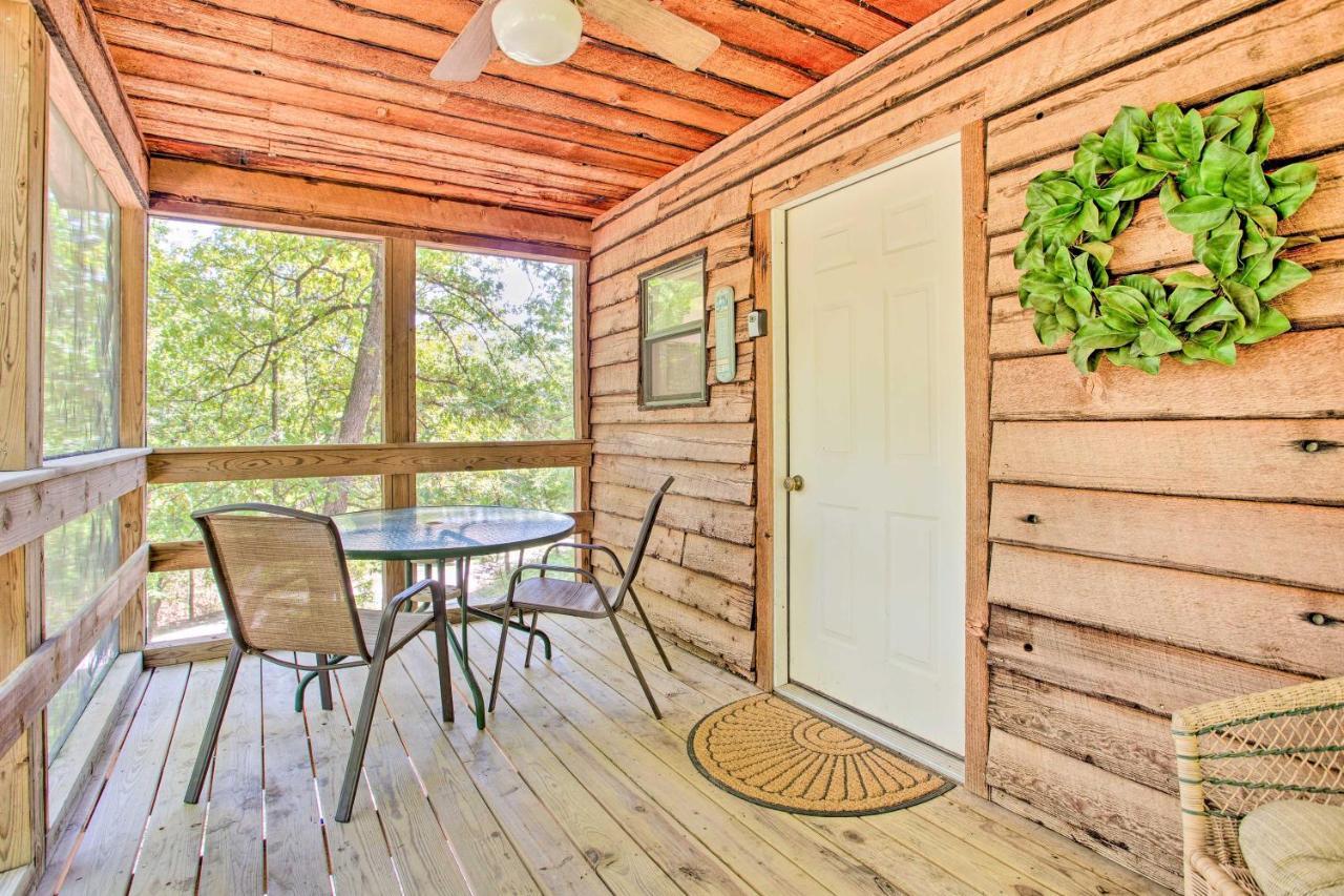 Bright Davis Escape With Screened-In Porch! Exterior photo